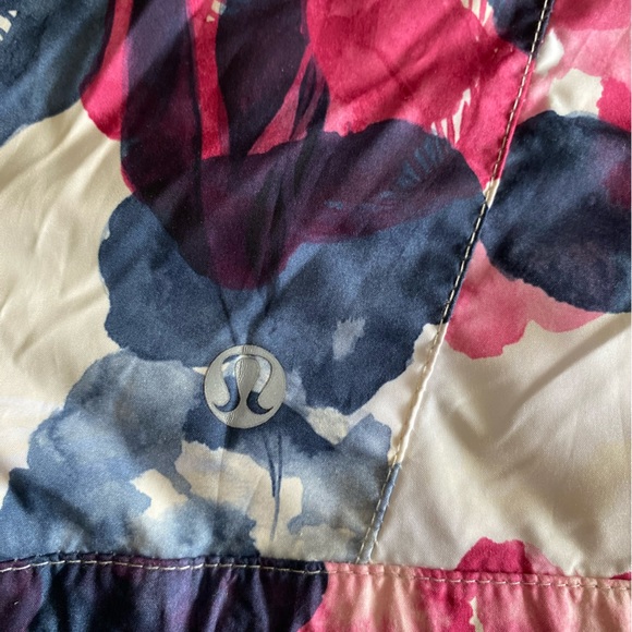 Lululemon misty miss jacket-size 4 windbreaker/rain shell - Picture 6 of 13